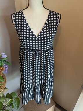 SHEIN black & white Gingham V-Neck Sleeveless Dress